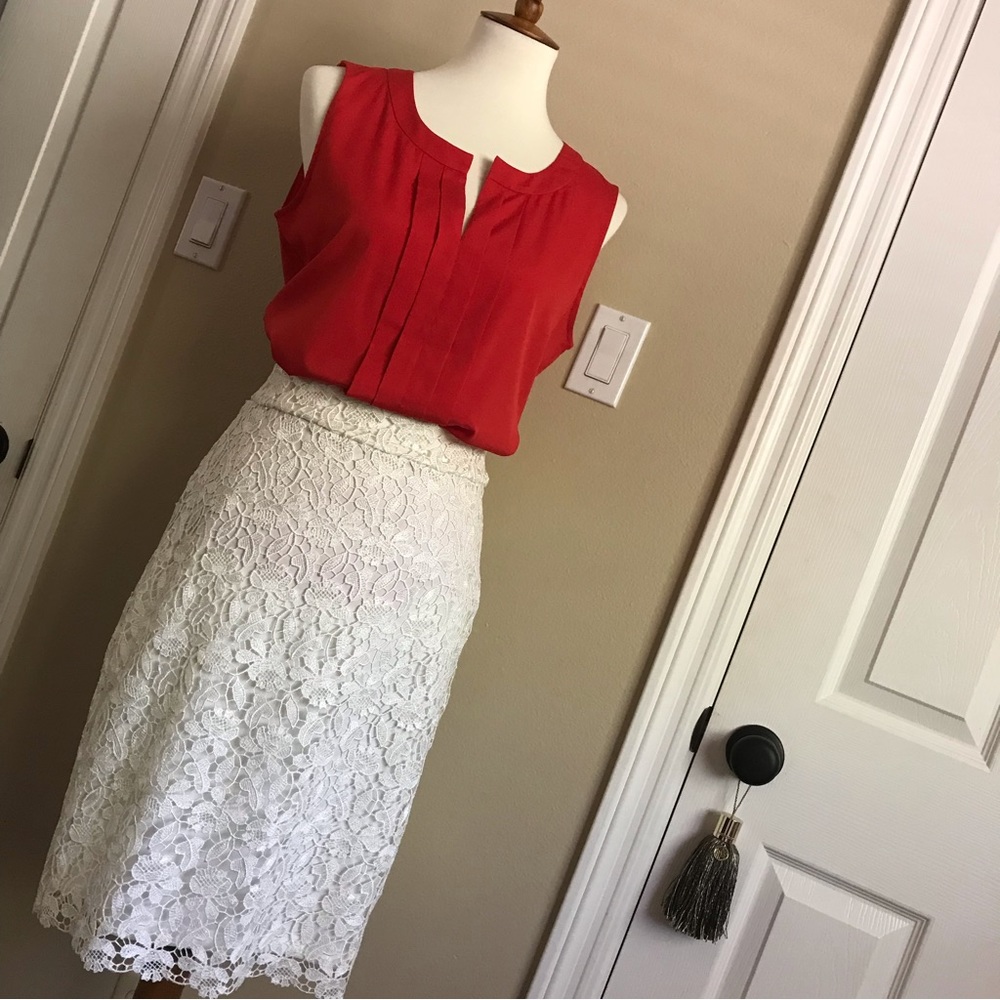 Light cream lade pencil skirt